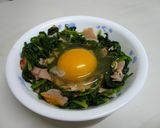ほうれん草ベーコンの巣ごもり玉子♪作り方2写真