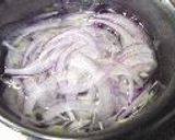玉ねぎといくらのピリ辛豆腐作り方1写真
