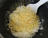 チーズこんがり♪肉そぼろおにぎり作り方2写真