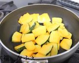 簡単　カボチャと合びき肉の甘辛いため作り方3写真