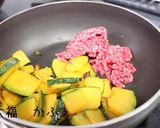 簡単　カボチャと合びき肉の甘辛いため作り方4写真