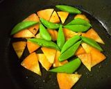 ✿簡単♬魚肉ソーセージのカレー炒め✿作り方2写真