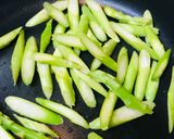 あまったカレー●鶏肉とアスパラガスのカレー炒め作り方1写真