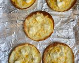 餃子の皮で簡単パリパリチーズピザ作り方2写真