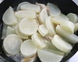 鶏手羽中スティックとレンジ大根の煮物作り方3写真