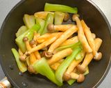 豚コマ肉とチンゲン菜とシメジの中華炒め作り方4写真