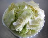 キャベツと胡桃のレモンバター炒め作り方1写真