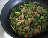 豚肉と春菊の黒糖炒め作り方5写真