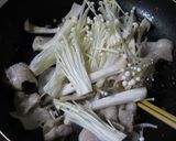 ご飯がすすむ！簡単！豚バラのピリ辛炒め♪作り方2写真