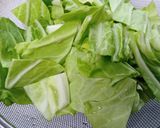 大皿で❢ ひき肉とキャベツの甘味噌炒め作り方1写真