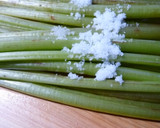 蕗（フキ）と干しエビの炊き込みご飯作り方1写真