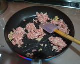 新じゃがいもとそぼろの蒸し煮作り方2写真