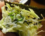 キャベツとシソの手巻きおにぎりサラダ作り方4写真