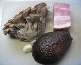 アボカドと舞茸のガーリックソテー作り方1写真