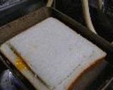 フライパンで☆アツアツ満腹くりぬきトースト作り方2写真