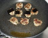 *タレも混ぜ込む☆餃子の中身焼き*作り方7写真