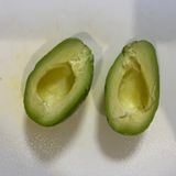 変色しにくい！アボカドの塩レモンサラダ作り方1写真