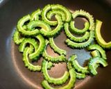 夏バテ気味の体に！鶏レバーとゴーヤの炒め作り方3写真