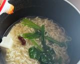 いつものラーメンにちょい足し🍜麻辣醤で痺れる辛さ作り方2写真