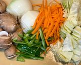 時短調理。豚肉とマッシュルームの塩レモン焼きそば作り方1写真