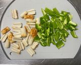 食べるまで6分！クタクタピーマンと竹輪の炒め物作り方1写真