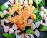 簡単朝食！余り蒲鉾ブロッコリー卵エビ塩炒作り方7写真