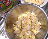余ったそぼろといり卵で✾おにぎり作り方1写真