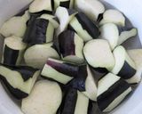 超簡単！しっかり味☆なすと鶏肉の煮物作り方1写真