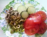 簡単★甘ーいトマトソースとオリーブのピザ作り方1写真
