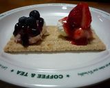 朝食に☆クラコットのカッテージチーズのせ作り方3写真