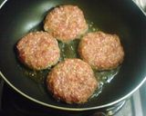 家にあるもので☆簡単煮込みハンバーグ作り方1写真
