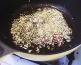 黒にんにくイカ墨パスタのペペロンチーノ作り方1写真