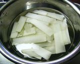 うど＆豚ひき肉の酢炒め（桜エビ入り）作り方1写真