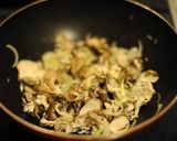 カニとまいたけのトマトクリームパスタ作り方3写真