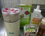 オリゴ糖と蜂蜜で☆【豆乳いちごシェイク】作り方1写真