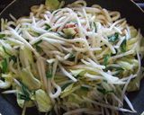 春キャベツと桜海老のカレー焼きうどん作り方4写真