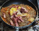 日本蕎麦のベーコンキムチ卵の醤油焼きそば作り方13写真
