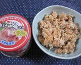 鮭の中骨水煮缶でカルシウム満点サラダ作り方2写真