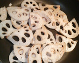 簡単☆美味！れんこんは焼肉のタレで♪作り方1写真