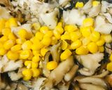 炒めし●マイタケ＆コーン缶のバターライス作り方1写真