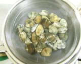しみるー！あさりのピリ辛酒蒸し作り方1写真