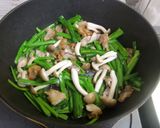 カリカリふわふわ☆豚ニラ玉作り方4写真