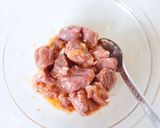 サッと美味しい【豚カシラの醤油麹炒め】作り方1写真