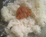 とろろ昆布と刻み梅の和風おにぎり✿作り方2写真