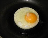 型不要　玉ねぎの輪でまんまる目玉焼き作り方3写真