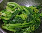 お子様向け♪おばぁちゃんの菜の花のサラダ作り方2写真