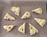 材料4つ★チョコレートチャンクスコーン作り方6写真