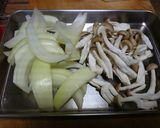 玉ねぎと鶏肉のソース炒め作り方1写真
