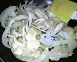 玉ねぎと鶏肉のソース炒め作り方4写真