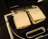 ホットサンド　INソーセージ入りキッシュ作り方3写真